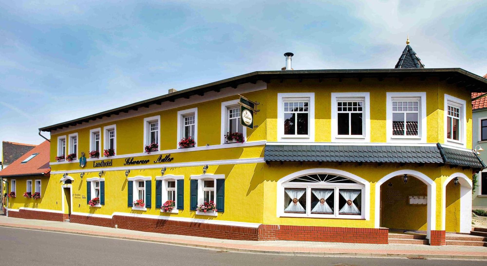 Landhotel Schwarzer Adler Suelzetal ภายนอก รูปภาพ