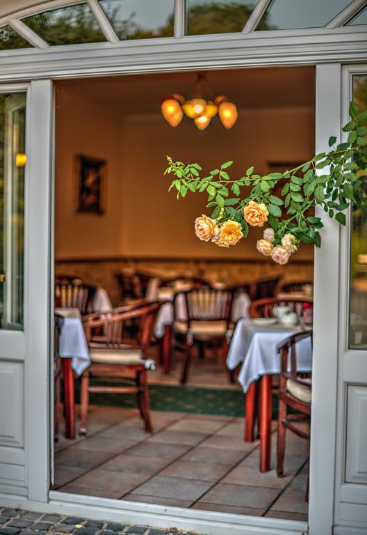 Landhotel Schwarzer Adler Suelzetal ภายนอก รูปภาพ
