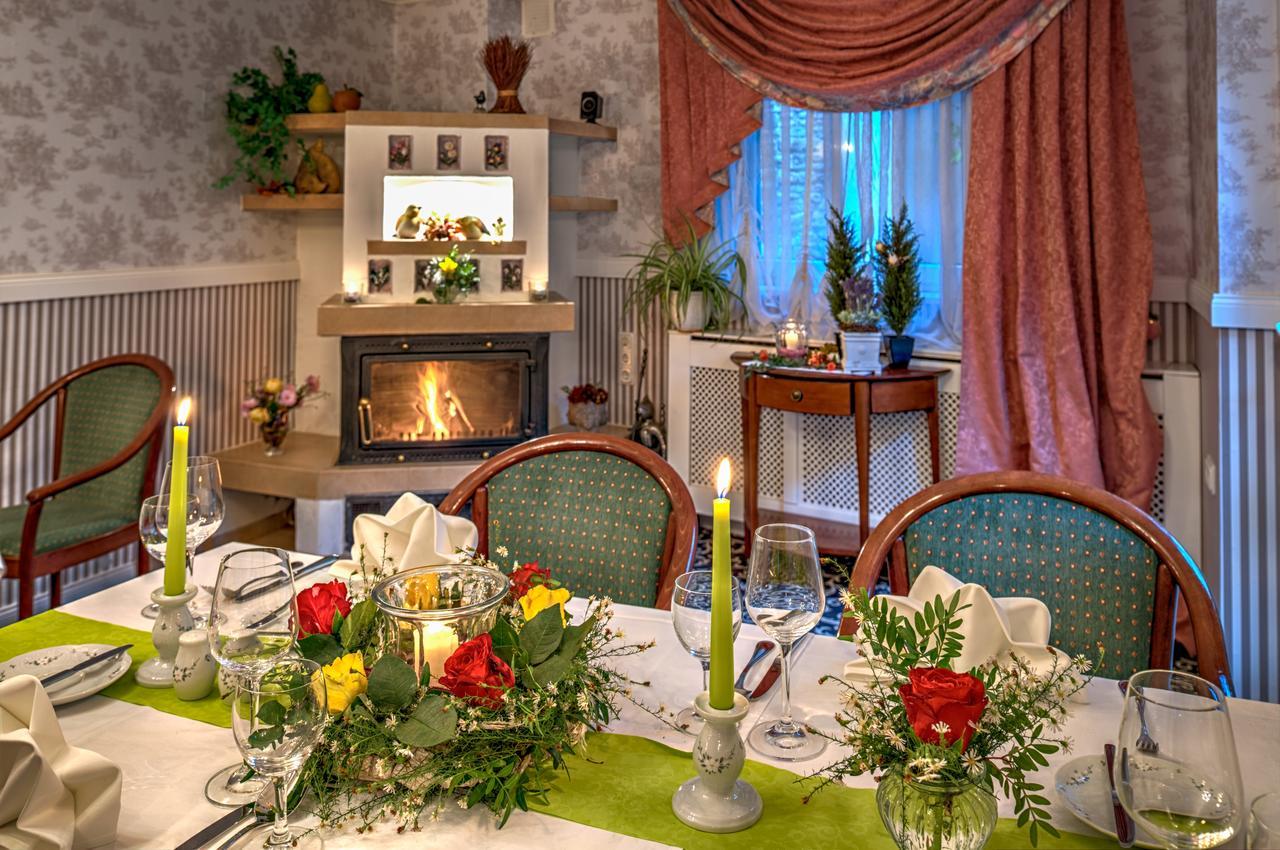 Landhotel Schwarzer Adler Suelzetal ภายนอก รูปภาพ